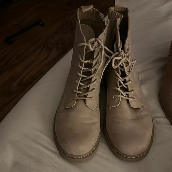 torrid Shoes Euc Torrid Tan Combat Boots W Poshmark